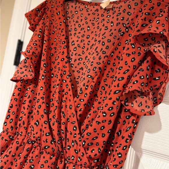 Ladies Medium Rust Colored, High-Low Leopard Print Ruffle Dress 👗 - Picture 3 of 3